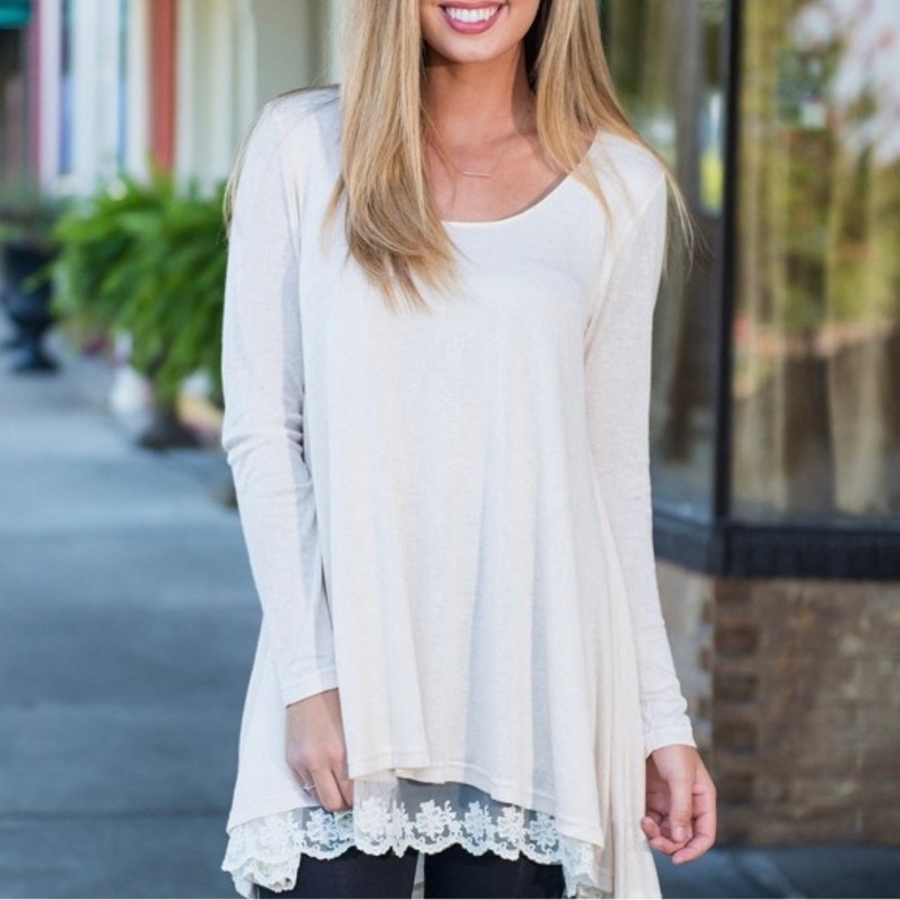 Umgee tunic lace hem loose fit comfy long sleeves Size Medium